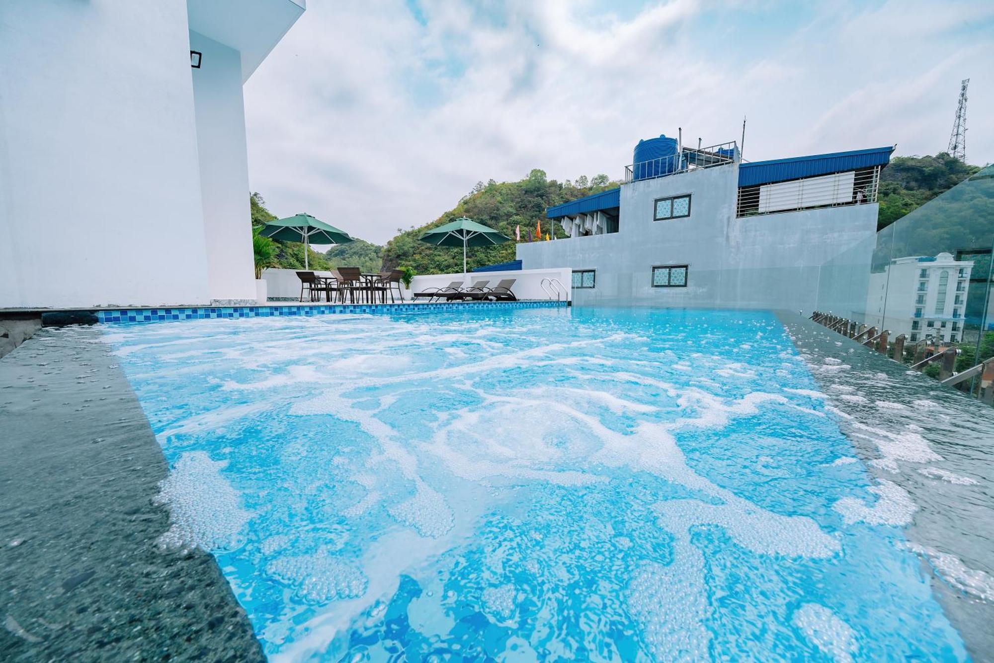 Sand Hotel カットバ島 エクステリア 写真